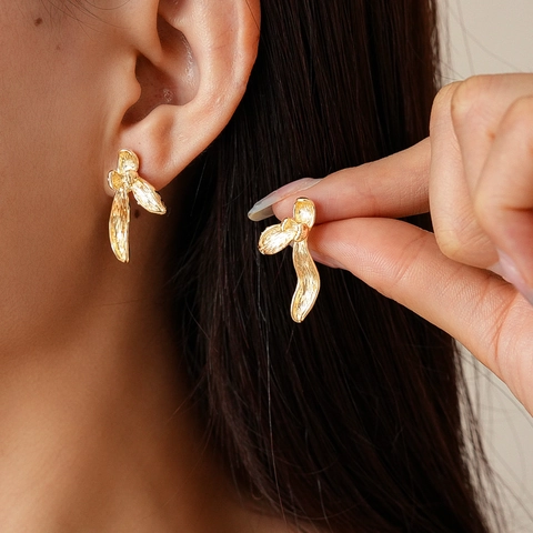 Crumpled Petal Flower Stud Earrings Metallic Texture Alloy With 925 Sterling Silver Earring Post Elegant Minimalist For Women