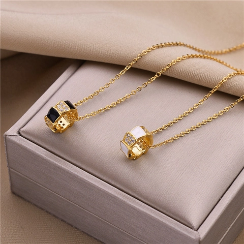 Titanium Staal Roségoud Vergulde Parelmoer Halsketting Voor Vrouwen Strass Ingelegde Geometrische Hanger Minimalistische Sieraden