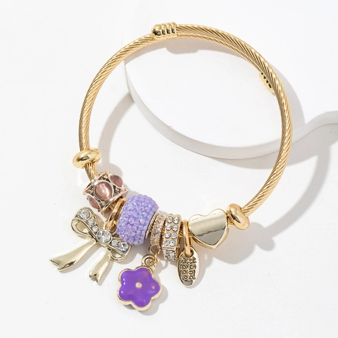 Bracelet À Breloques Pour Femme Plaqué Or Fil D'Acier Torsadé Jonc Ouvert Avec Pendentifs Cœur Nœud Fleur Strass Émail
