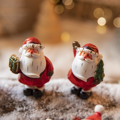 Santa Claus Resin Figurine Christmas Ornament Mini Painted Desktop Decoration Nordic Style Micro Landscape Festive Gift