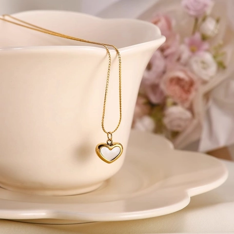 Minimalist Stainless Steel Heart Shell Pendant Necklace For Women Gold Plated Dainty Chain Niche Design Fashion Jewelry Accessories