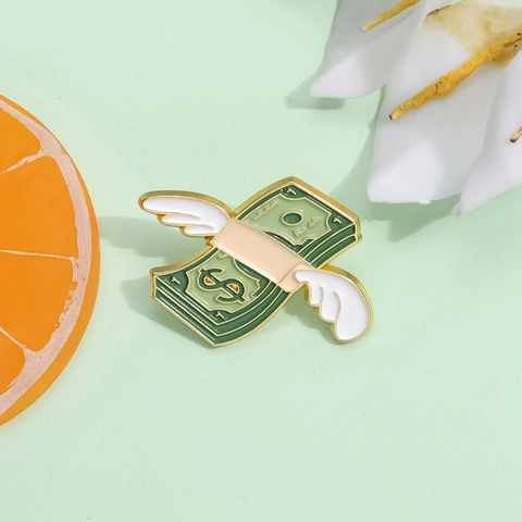 Kreative Dollar Fliegende Banknote Emaille Pin Flügel Geld Metall Abzeichen Personalisierte Brosche Pin Für Rucksack Kleidung