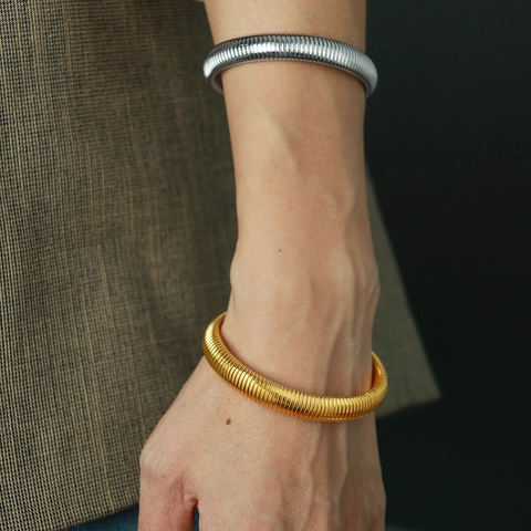 Bracciale Tubogas A Costine Acciaio Inossidabile Elastico A Righe Largo Braccialetto Non Sbiadisce Gioielli Minimalisti Donne