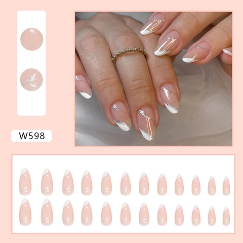 Schuine Witte Franse Nageltips Amandelvorm Press On Nails Zilveren Glitterlijnen Nude Roze Elegante Kunstnagels W598