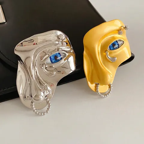 Surrealist Face Brooch Alloy Rhinestone Blue Eye Nose Ring Artistic Enamel Pin Women Novelty Fashion