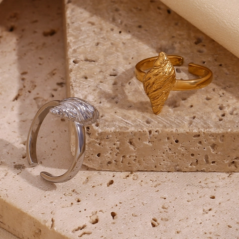 Anillo Abierto de Concha de Acciaio Inoxidable Estilo Océano Bañado en Oro 18K Minimalista Ajustable para Mujer Joyería de Vacaciones en la Playa