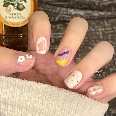 Press On Nails Kurz Rund Künstliche Nägel Blumenmuster Bunte Punkte Süßer Stil Abnehmbare Maniküre Für Frauen
