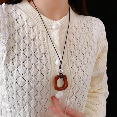 Collier Pendentif En Résine Géométrique Avec Corde En Cuir Longue Chaîne De Pull Style Vintage Minimaliste Pour Femmes