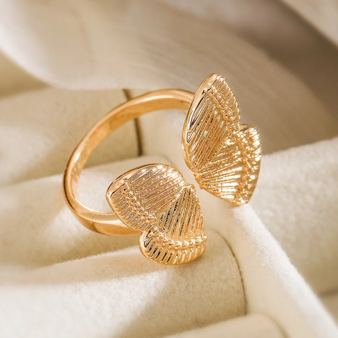 Anello Aperto a Farfalla in Rame Placcato Oro 18K Vintage Minimalista per Donna Elegante Anello da Dito Regolabile Strutturato Gioielli