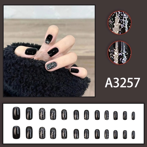 Glanzende Zwarte Korte Vierkante Plaknagels Met Zilveren Glitter Eenvoudige Elegante Kunstnagels Voor Dames