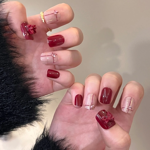 Uñas Postizas Color Vino Con Lazo De Resina Brillantes Rosas Y Diseño De Cuadros Blancos Cortas Cuadradas Brillantes Mujer