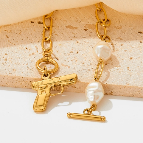 Bracciale In Acciaio Inossidabile Con Perla Artificial Barocca E Ciondolo Pistola Gioielli Di Moda Chiusura OT Per Donna