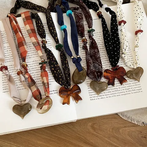 Collana Nastro In Tessuto Retrò Con Pendente Fiocco Cuore In Acrilico Stile Vintage Maillard Catena Lunga Per Donna