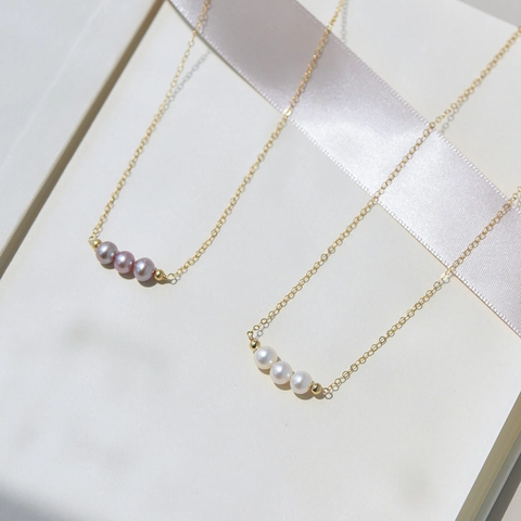 Collier de Perles d'Eau Douce Rempli d'Or 14K Vintage Français pour Femmes Design de Sourire Minimaliste Trois Perles Chaîne de Clavicule