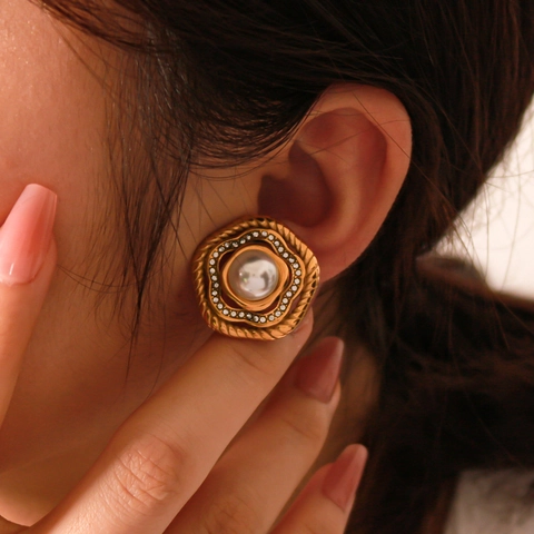 Orecchini Fiore Stile Palazzo Francese Vintage Acciaio Inossidabile Placcato Oro 18K Perla Artificiale Zircone Donna