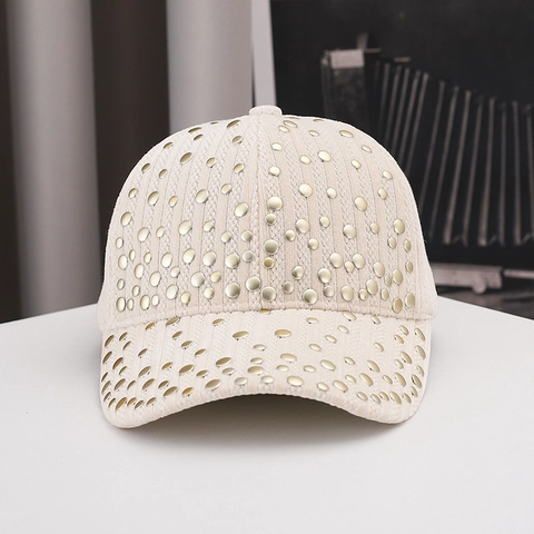 Damen Mode Nieten Baseballkappe Polyester Samt Textur Outdoor Sonnenschutz Warm Hip Hop Punk Stil Gebogene Krempe Hut