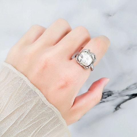 French Vine Wrapped Natural Pearl Adjustable Open Ring Elegant Copper Electroplated Botanical Flower Finger Ring Jewelry Women