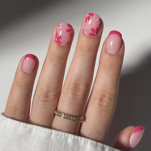 Unghie Finte Corte Quadrate Rosa French Tips Con Motivo Floreale Eleganti Semplici Per Donna
