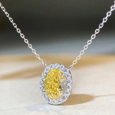 Halskette Mit Ovalem Kunstmetall-Diamant Und Halo-Anhänger Aus 925er Sterlingsilber Eleganter Damenschmuck