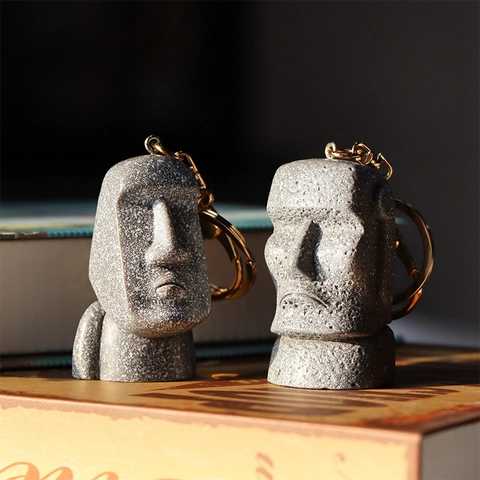 Creative Moai Easter Island Stone Statue Resin Keychain Unique Retro Humanoid Keyring For Bag Car Keys Souvenir Gift