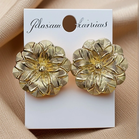 Vintage Exaggerated Iron Gold Leaf Flower Stud Earrings For Women Retro Geometric Ginkgo Leaf Brooch With Artificial Pearl