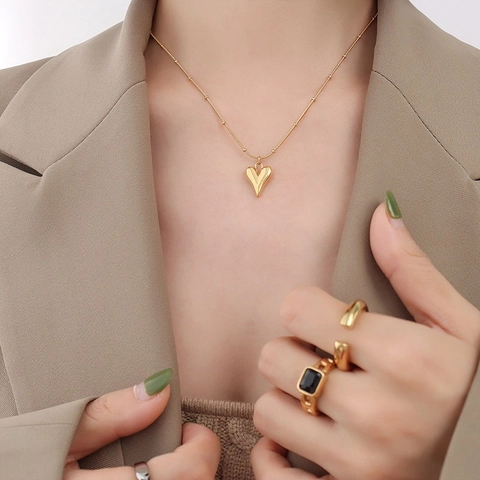 Collana Con Ciondolo A Cuore Acciaio Al Titanio Placcato Oro 18K Minimalista Cuore Solido 3D Catena A Sfere Donna