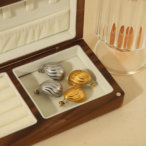 Druppelvormige Oorknopjes 18K Verguld Roestvrij Staal Spiraal Ribbeltextuur Croissant Stijl Elegant Voor Dames