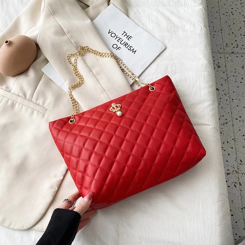 Women Quilted Shoulder Bag PU Leather Gold Chain Strap Elegant Artificial Pearl Crown Charm Handbag Crossbody Tote Chic Stylish