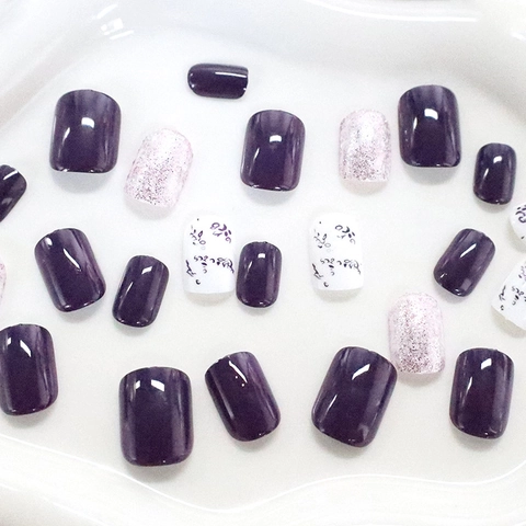 Glanzende Paarse Press On Nails Korte Vierkante Kunstnagels Bloemenpatroon Zilveren Glitter Elegant Plastic DIY Manicure