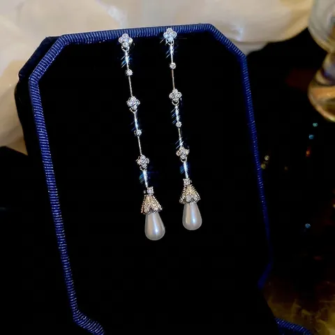 Pendientes Largos Borla Con Trébol Circonita Y Perla Artificial Imitación Poste Plata Ley 925