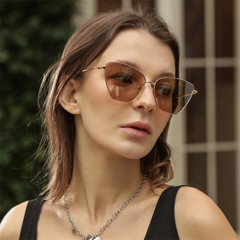Occhiali Da Sole Cat Eye Montatura In Metallo Lenti PC Y2K Geometrici Protezione UV400 Moda Streetwear Unisex