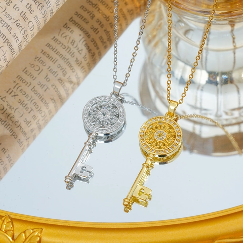 Collana Con Ciondolo a Chiave in Acciaio al Titanio Per Donna Lusso Strass Pavé Regolabile Catena a O Eleganti Gioielli