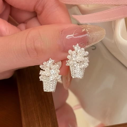 French Light Luxury 18K Gold Plated Flower Basket Stud Earrings For Women With Artificial Pearl Rhinestone Silver Earring Post