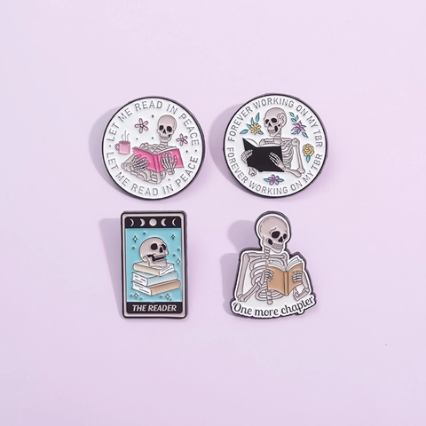 Halloween Skeleton Reading Book Enamel Pin Alloy Gothic Skeleton Head Brooch Cartoon Personalized Badge For Clothing