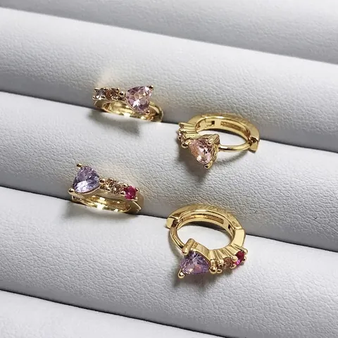 Orecchini Huggie Cuore Ottone Placcato Oro Con Zirconia Cubica Colorata Gioelli Dolci Per Donne Accessorio Moda