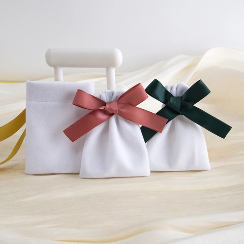 White Velvet Jewelry Drawstring Pouch Bag With Satin Ribbon Bow For Gift Packaging Wedding Favors Soft Storage