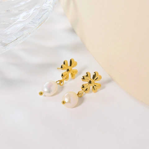 Pendientes Colgantes de Acero de Titanio Trébol de Cuatro Hojas Vintage para Mujer Elegante Perla de Agua Dulce Joyería Hipoalergénica