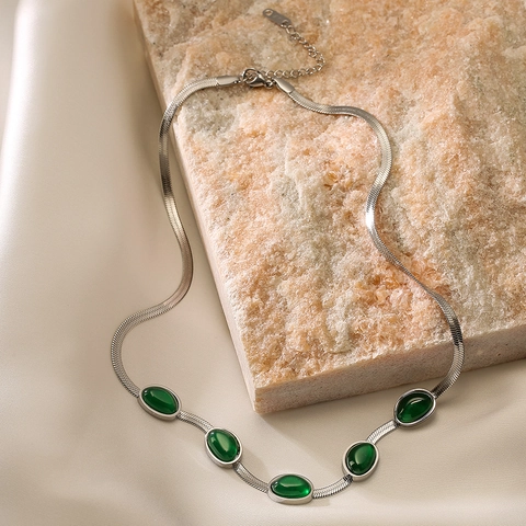 Collana Con Pendente In Pietra Preziosa Ovale Verde Smeraldo Vintage Catena A Serpente Piatta In Acciaio Al Titanio Gioielli Eleganti Da Donna