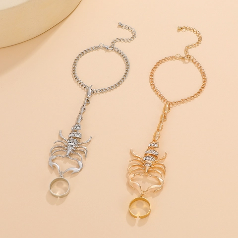 Retro Alloy Rhinestone Scorpion Hand Chain Individual Gothic Hand Harness Gold Silver Adjustable Ring Bracelet For Women Jewelry