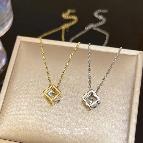 Collier Pendentif Cube Acier Titane Boîte Creuse Zircone Géométrique Chaîne De Clavicule Bijoux Pour Femmes