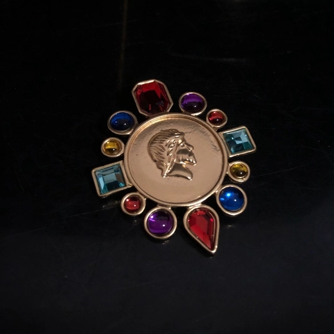 Vintage Court Style Copper Rhinestone Portrait Brooch Pin Colorful Gemstone Embossed Figure Suit Dress Accessory For Women