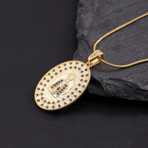 Collana Pendente Ovale Vergine Maria Rame Placcato Oro Zircone Blu Micro Pavè Gioielli Religiosi Vintage Donne Catena Serpente