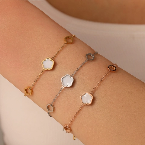 Pulsera De Flores Huecas De Acero Inoxidable Para Mujer Con Incrustaciones De Concha Blanca Joyería De Moda No Se Desvanece