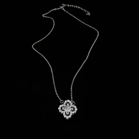 Collier À Pendentif Trèfle À Quatre Feuilles Cuivre Plaqué Argent Avec Zirconium Élégante Chaîne De Clavicule Pour Femmes