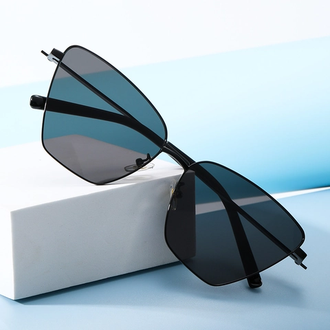 Occhiali Da Sole Cat Eye Montatura In Metallo Lenti PC Y2K Geometrici Protezione UV400 Moda Streetwear Unisex