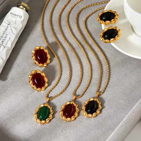 French Vintage Stainless Steel Inlaid Rhinestone Necklace And Earrings Niche Design Oval Artificial Gemstone Jewelry For Women