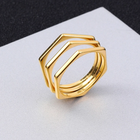 Anillo Hexagonal de Tres Filas de Acero Inoxidable Dorado Minimalista Anillo de Dedo Geométrico Hueco de Moda para Regalo Joyería Mujer