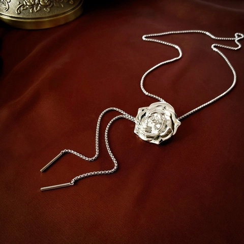 Silberne Rosenblume Lariat Halskette Verstellbare Bolo Tie Legierung Dreidimensionale Blumen Lange Pullover Kette Damen