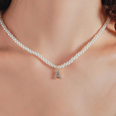 Elegant Artificial Pearl Initial Letter Pendant Necklace Rhinestone Inlaid Gold Plated Copper Chain Fashion Jewelry For Women