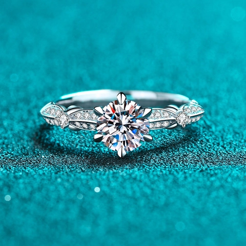 925 Sterling Silber Moissanit Ring Für Damen Rundschliff Sechs Krallen Gedrehter Schaft Elegantes Verlobungsgeschenk